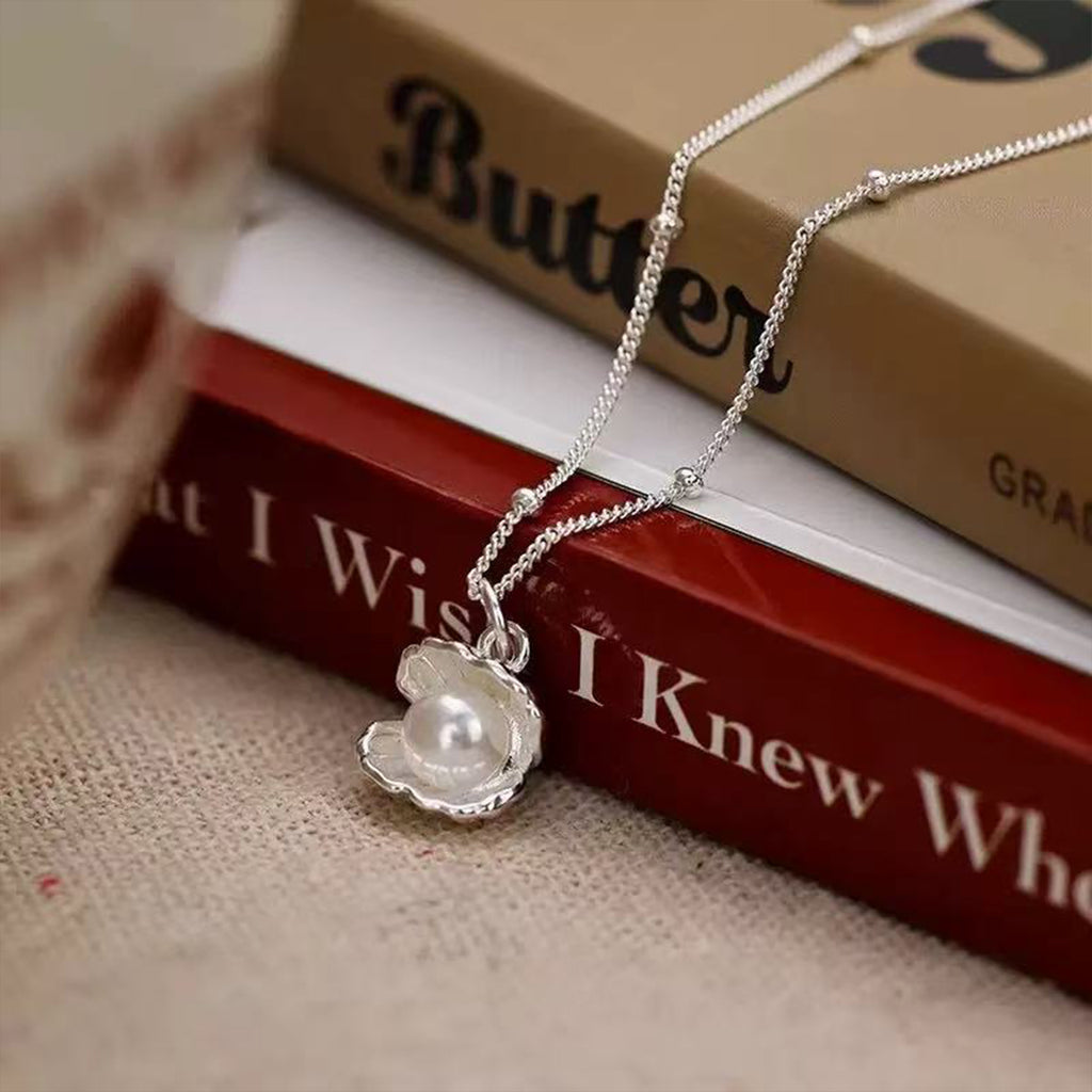 Baroque pearl shell-shaped silver necklace