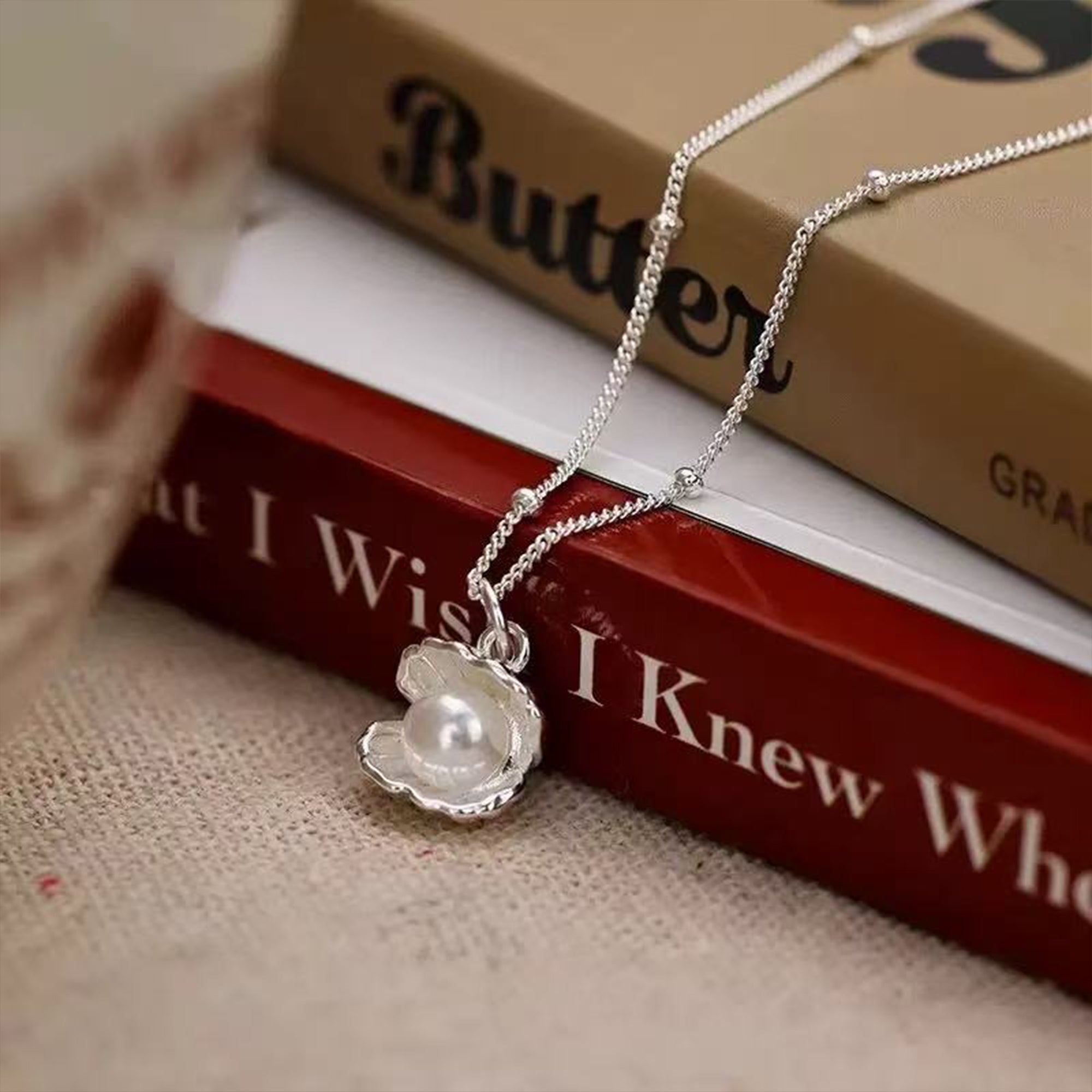 Baroque pearl shell-shaped silver necklace