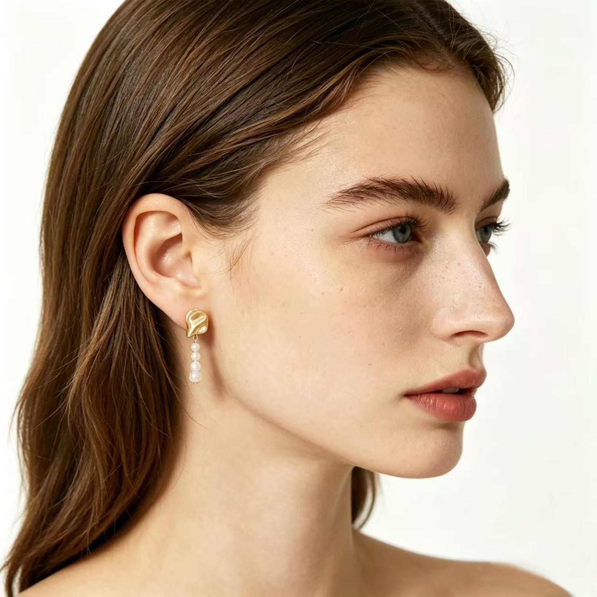 Asymmetric lustrous freshwater pearl stud earrings