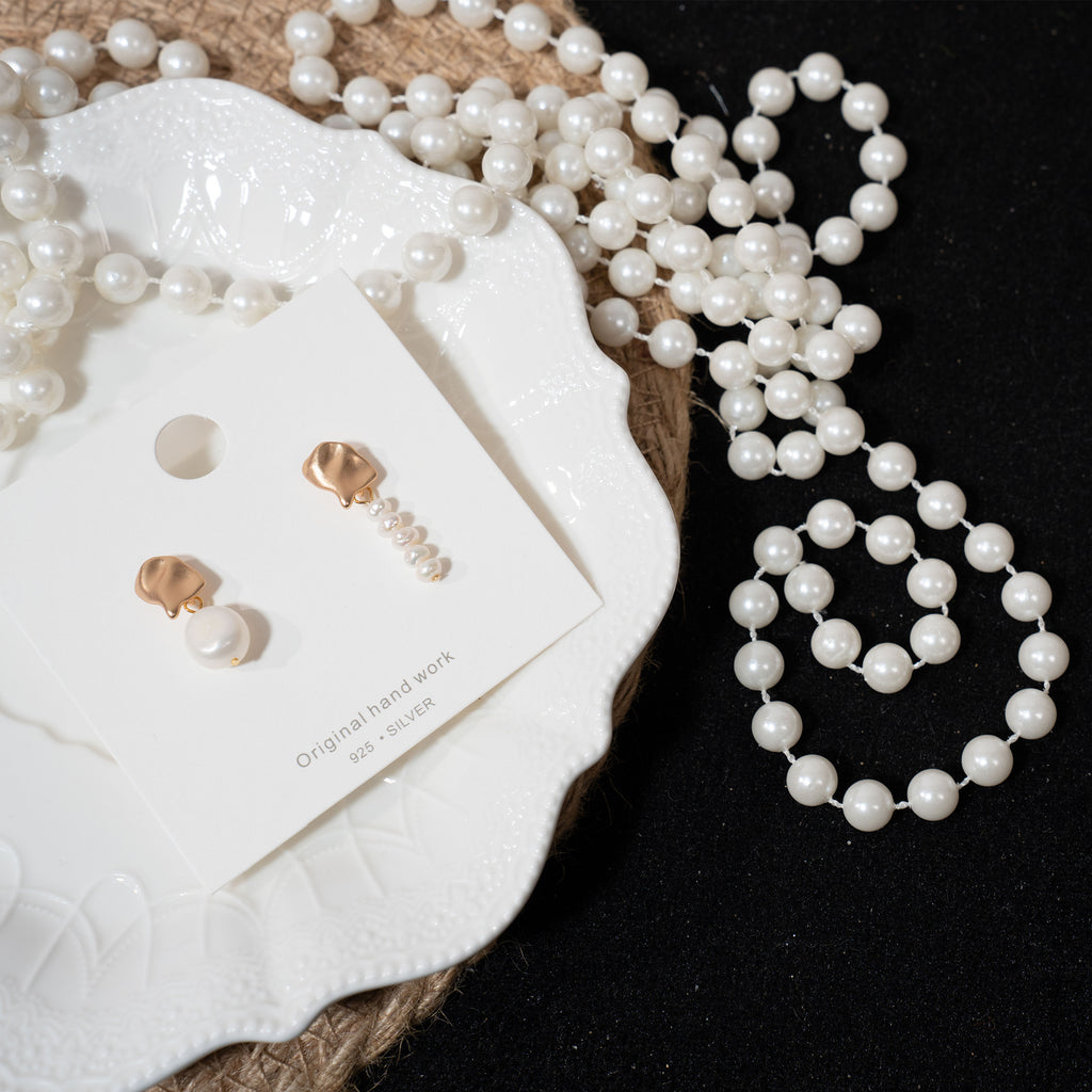 Asymmetric lustrous freshwater pearl stud earrings