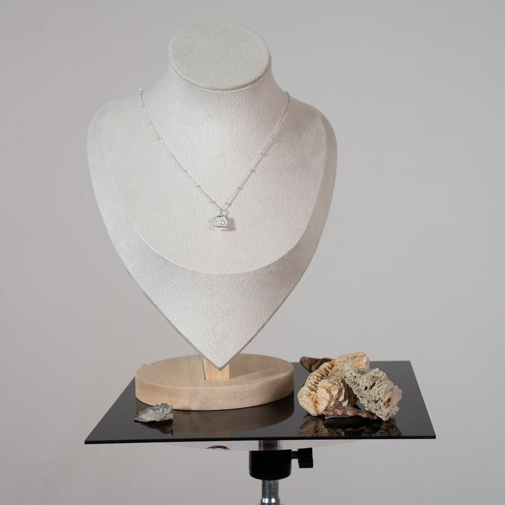 Baroque pearl shell-shaped silver necklace