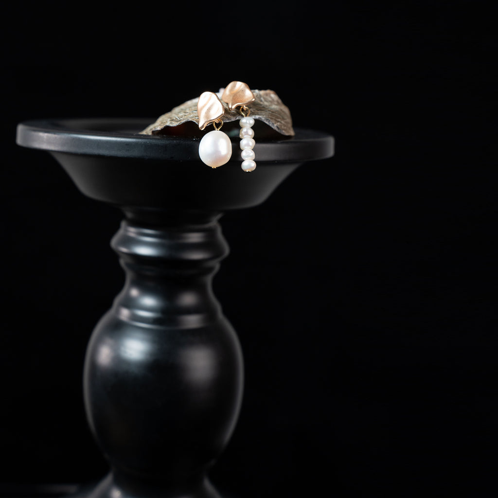 Asymmetric lustrous freshwater pearl stud earrings