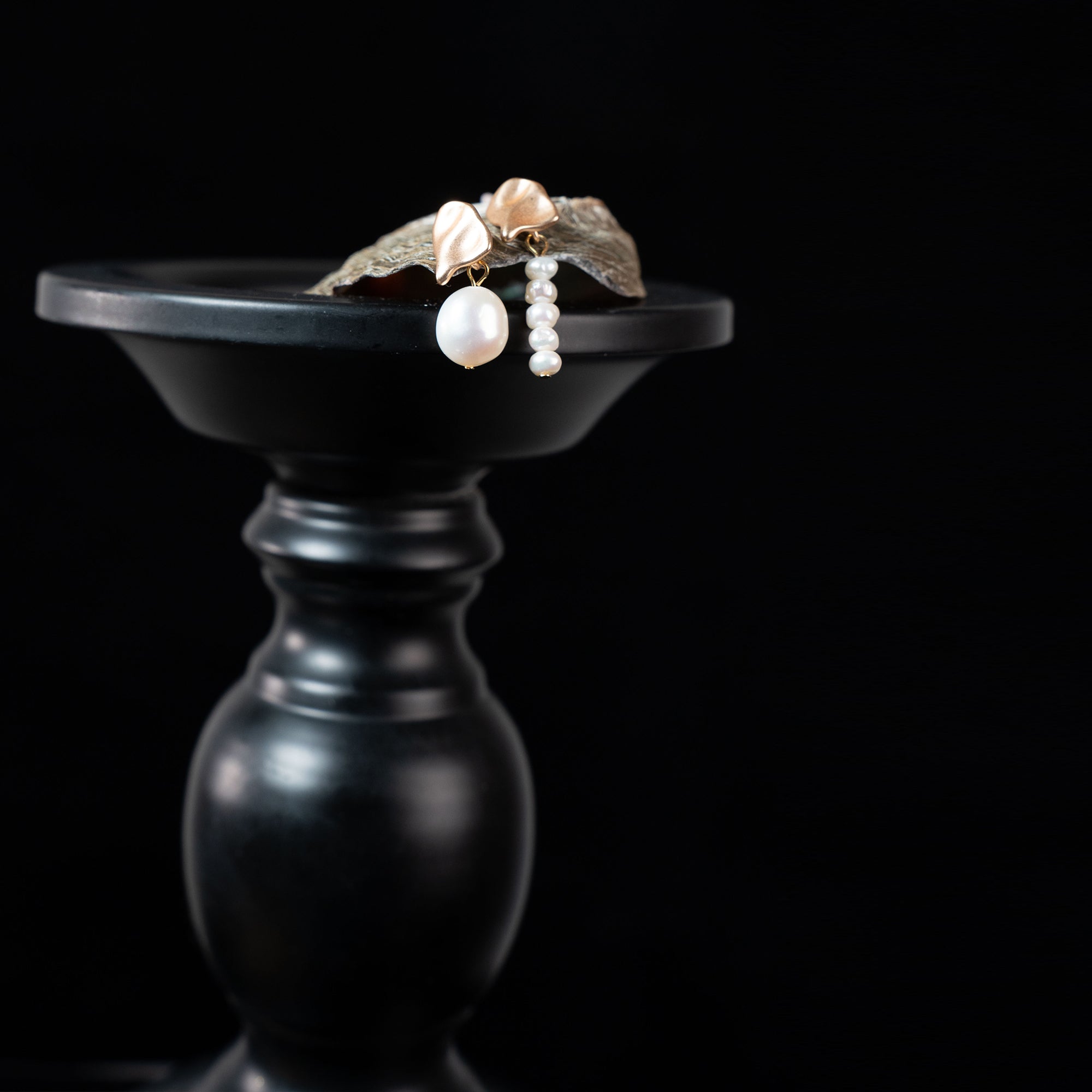 Asymmetric lustrous freshwater pearl stud earrings